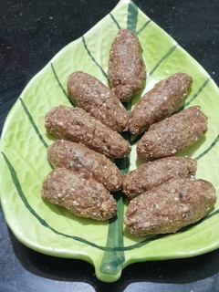 A picture of Peanut Butter rolls.