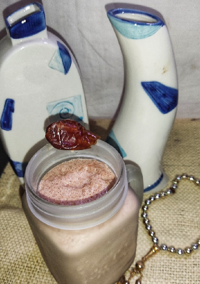 A picture of Dates Chocolate Shake 🍫 🍫🥤🥤.