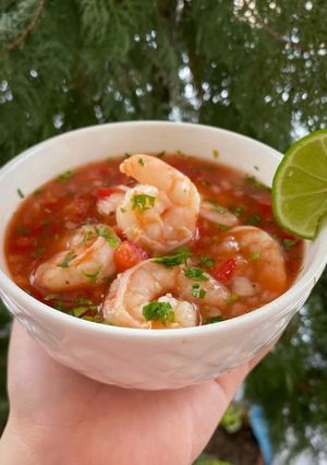 Una foto de Ceviche de camarón ecuatoriano