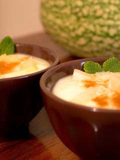 Una foto de Natillas con piña y bizcochos