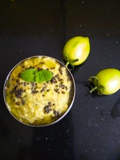 कच्च्या टोमॅटोची चटणी (raw tomato chutney recipe in marathi)) रेसिपी चे मुख्य फोटो 