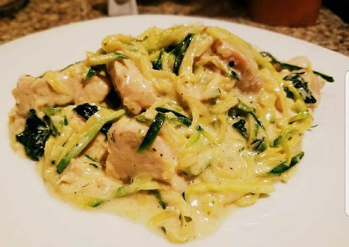 Simple Way to Prepare Perfect Chicken Alfredo with Zucchini Spaghetti (Low-Carb)