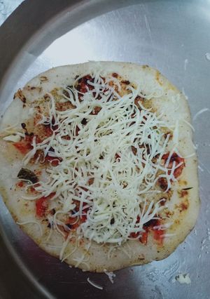 ચીઝ મિક્સ ઉત્તપમ(Cheese mix Uttapam Recipe in Gujarati) રેસીપી મુખ્ય ફોટો