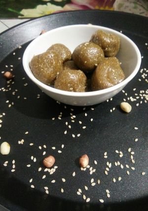 લાડુ (ladu recipe in gujarati) રેસીપી મુખ્ય ફોટો