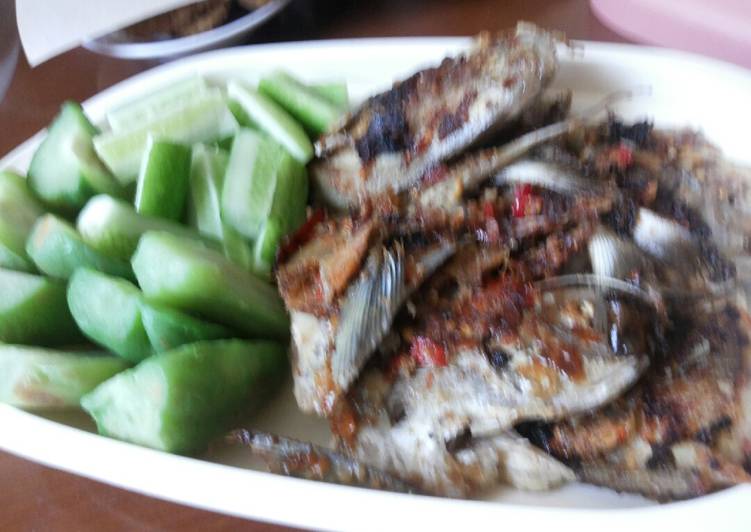 Ikan bakar bumbu pedas