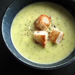 A picture of Curry Flavoured Broccoli & Potato Soup.