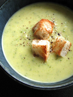 A picture of Curry Flavoured Broccoli & Potato Soup.