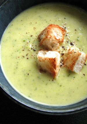 A picture of Curry Flavoured Broccoli & Potato Soup.