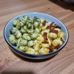 A picture of Gnocchi with Pesto and Chorizo.