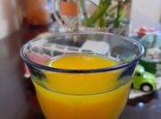 Une photo de jus d'orange maison