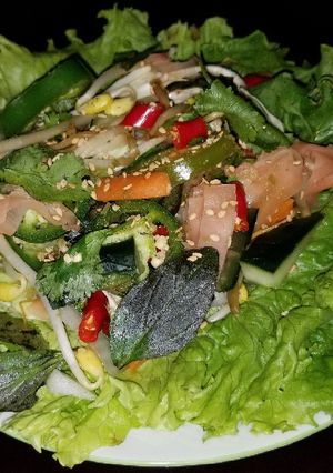 A picture of Mike's Vegetarian Thai Lettuce Wraps.