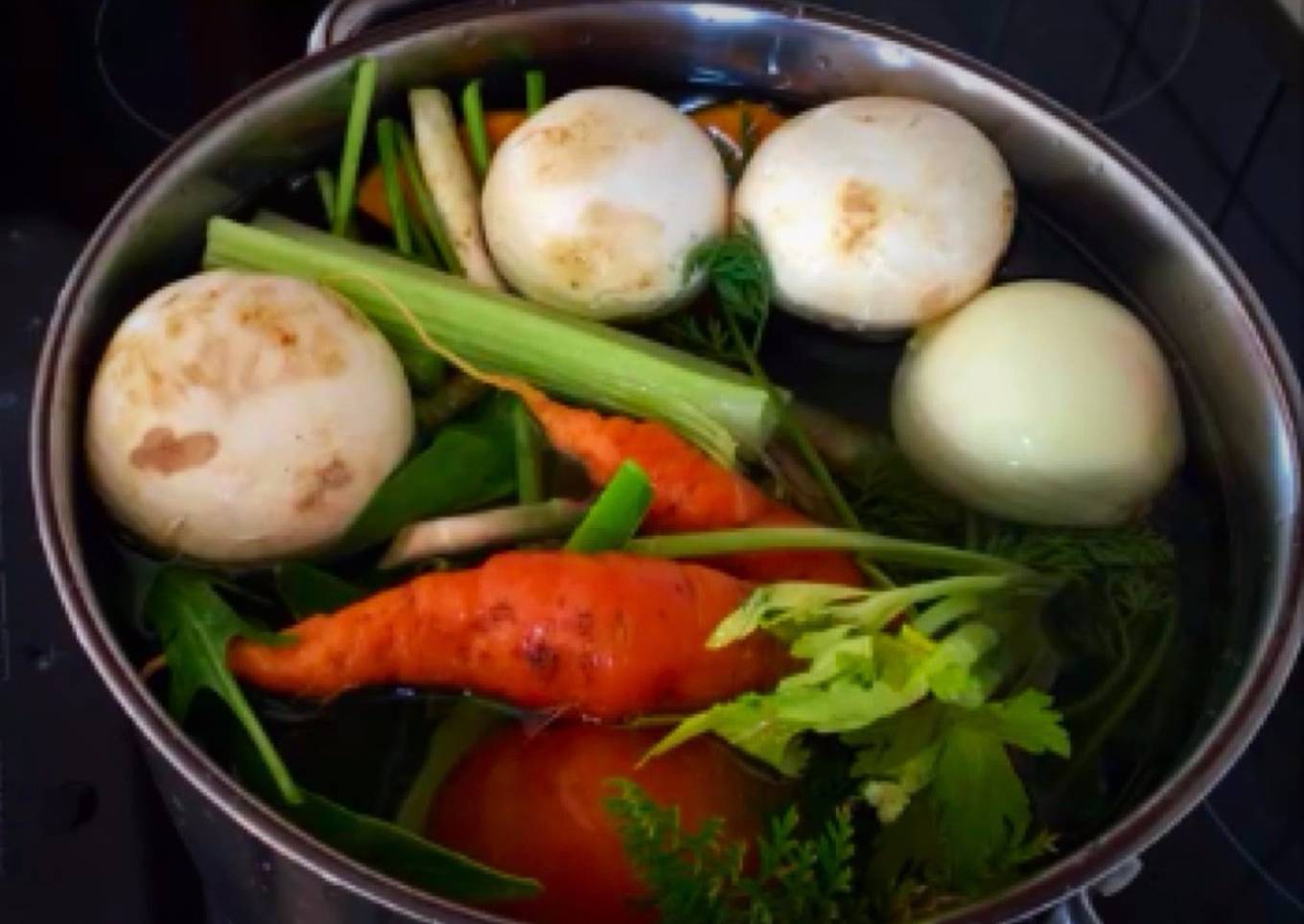 Caldo de verduras casero