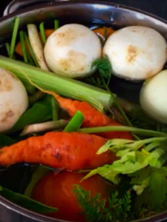 Una foto de Caldo de verduras casero
