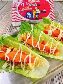 炒泡麵松葉蟹肉溫沙拉 的食譜成品照片