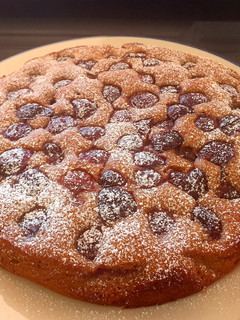 Una foto de Tarta de almendras y cerezas