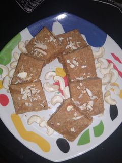 સુખડી (Sukhdi recipe in Gujarati) રેસીપી મુખ્ય ફોટો