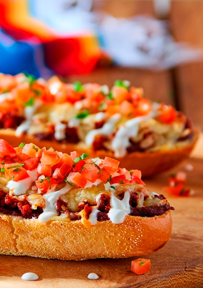 Una foto de Molletes de Chorizo