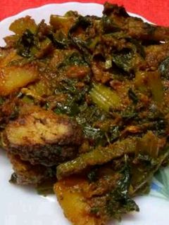 ইলিশ মাছের মাথা দিয়ে পুঁইশাক রেসিপির প্রধান ছবি
