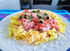 Una foto de Pasta estilo Puttanesca👍🇵🇪