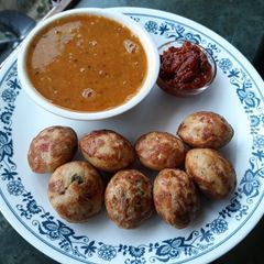 A picture of Suji Appams.