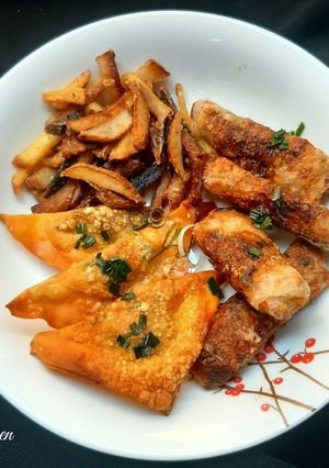 Hình của món Chả giò khoai tây, hoành thánh khoai tây và khoai tây chiên.