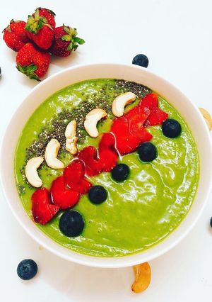 Hình của món Sinh tố Kale, dứa, bơ.