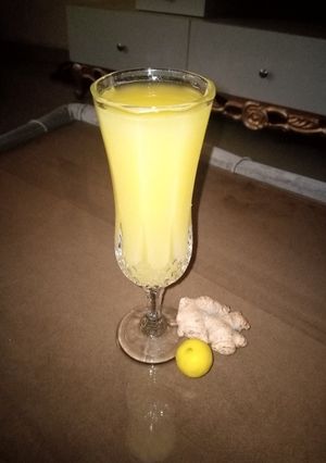 A picture of Ginger juice with pineapple.