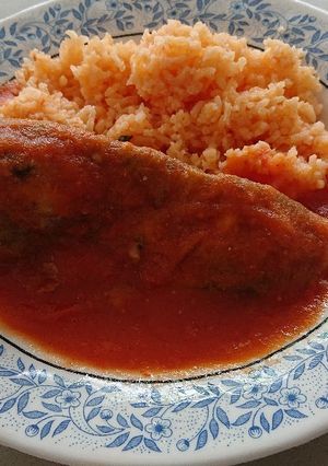 Una foto de Chiles poblanos rellenos de queso