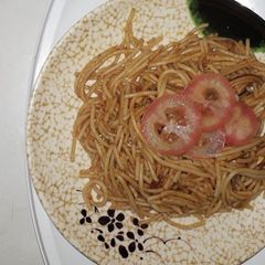 A picture of Spageti jollof.
