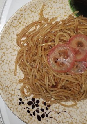 A picture of Spageti jollof.