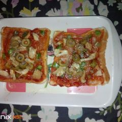 Microwave bread pizza A picture of Microwave bread pizza.