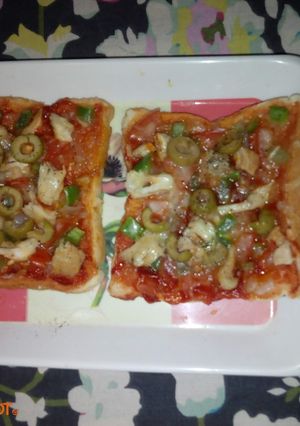A picture of Microwave bread pizza.