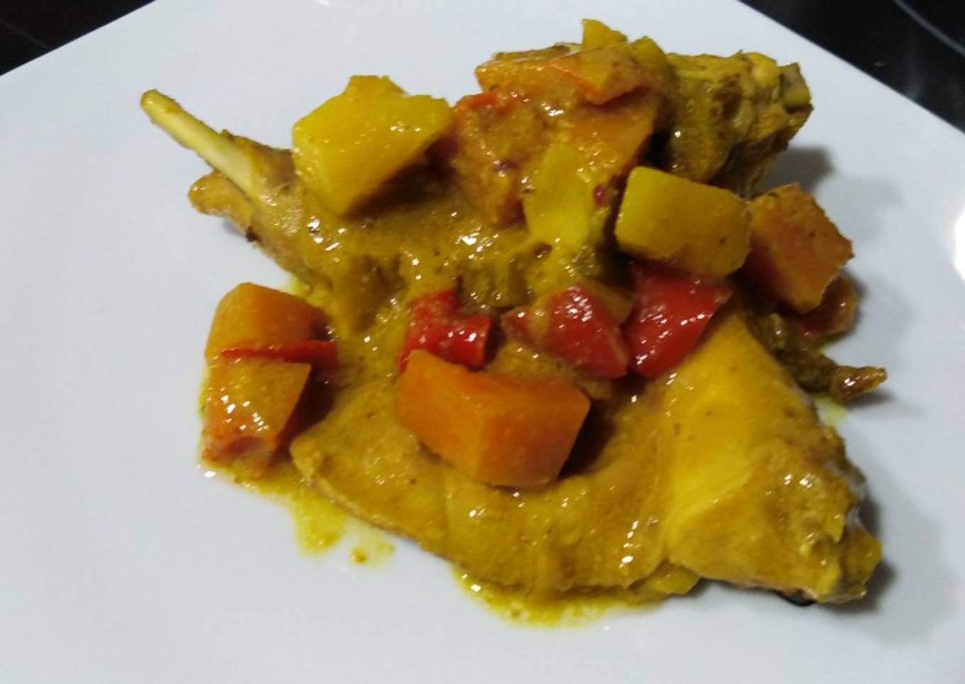 Conejo en salsa de almendras