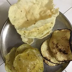 A picture of Rice papad.