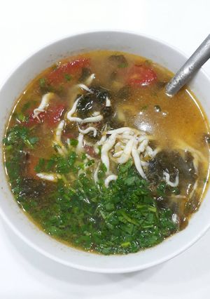 Hình của món Cá mờm nấu lá me đất.
