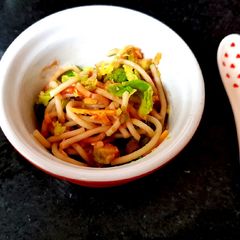 A picture of My Baby led weaning Recipe, Spaghetti, Avocado & Tomato.