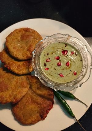भरवा बथुआ पूरी (bharwa bathua poori recipe in Hindi) रेसिपी मुख्य फोटो