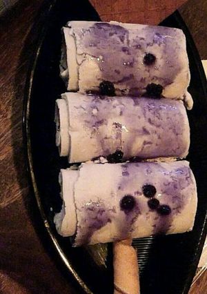 A picture of Blueberry I've cream roll.