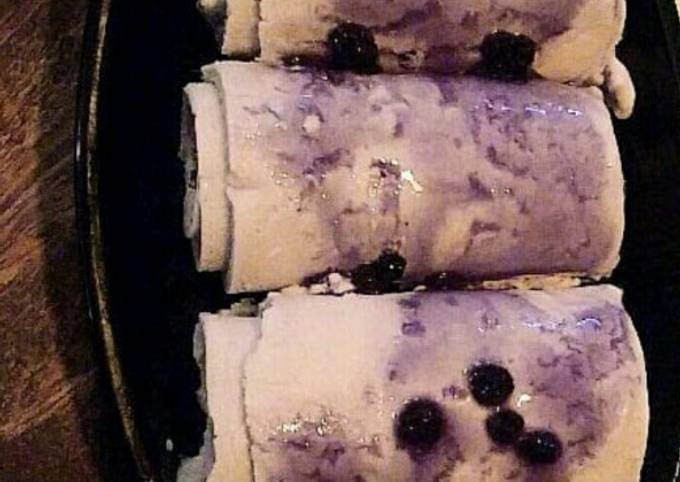 Blueberry I've cream roll