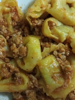 Una foto de Pasta rellena de calabaza con carne picada