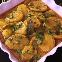 A picture of Masalay Daar Aloo Ke Qatlay.