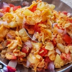 A picture of Cornflakes bhel.