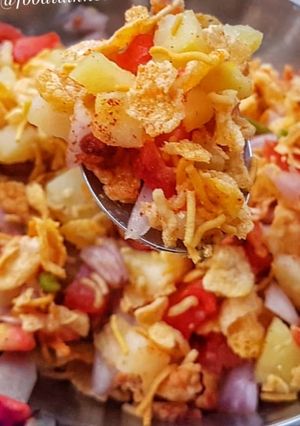 A picture of Cornflakes bhel.
