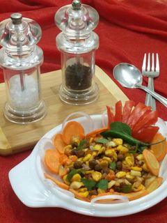 कॉर्न चना सलाद (corn chana salad recipe in Hindi) रेसिपी मुख्य फोटो