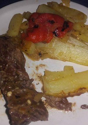 Una foto de Colita Al Horno Con Papas