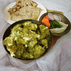 A picture of Palak chicken.