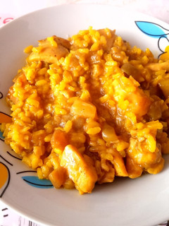 Una foto de Arroz con pollo y berenjena 🍗🍆