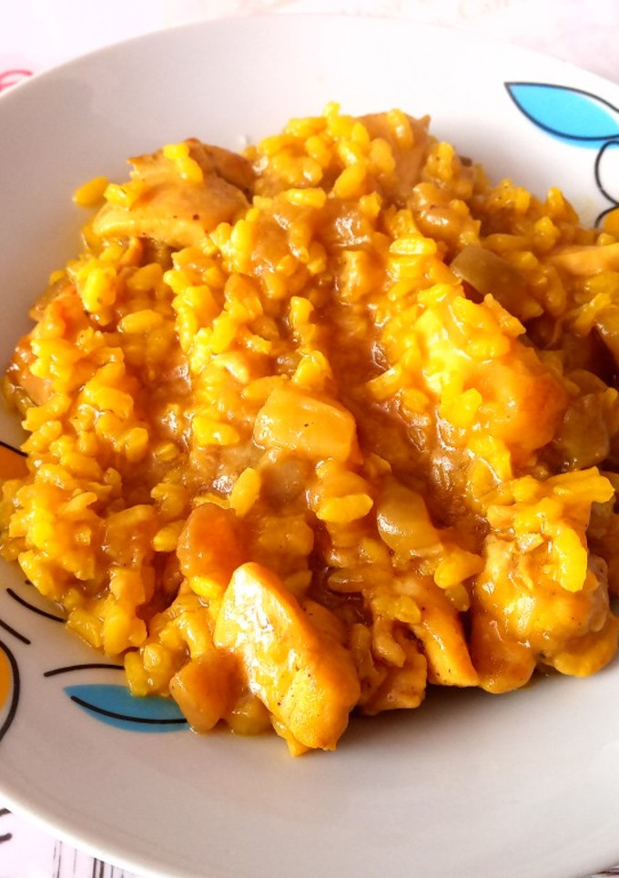 Una foto de Arroz con pollo y berenjena 🍗🍆