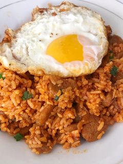 Foto resep Nasi Goreng Korea dengan Saus Gochujang dan Sunny Side up Egg