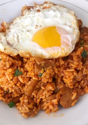 Foto resep Nasi Goreng Korea dengan Saus Gochujang dan Sunny Side up Egg